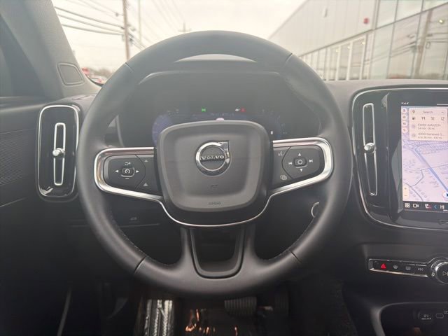 Certified 2025 Volvo XC40 B5 Core image 18