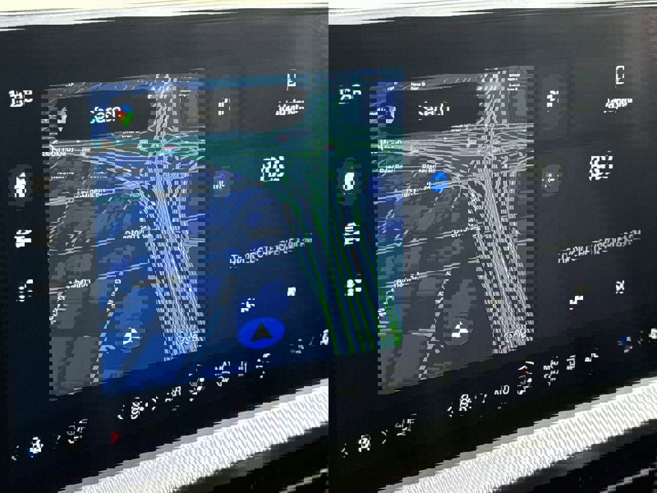 Used 2025 Ford Explorer Platinum w/ LUX Leather Package image 18