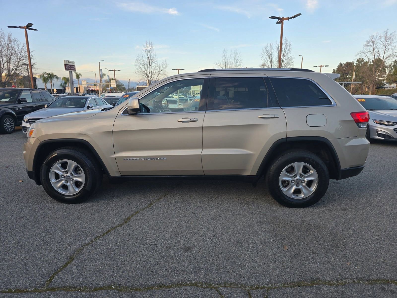 Used 2014 Jeep Grand Cherokee Laredo w/ Quick Order Package 23E RWD image 8
