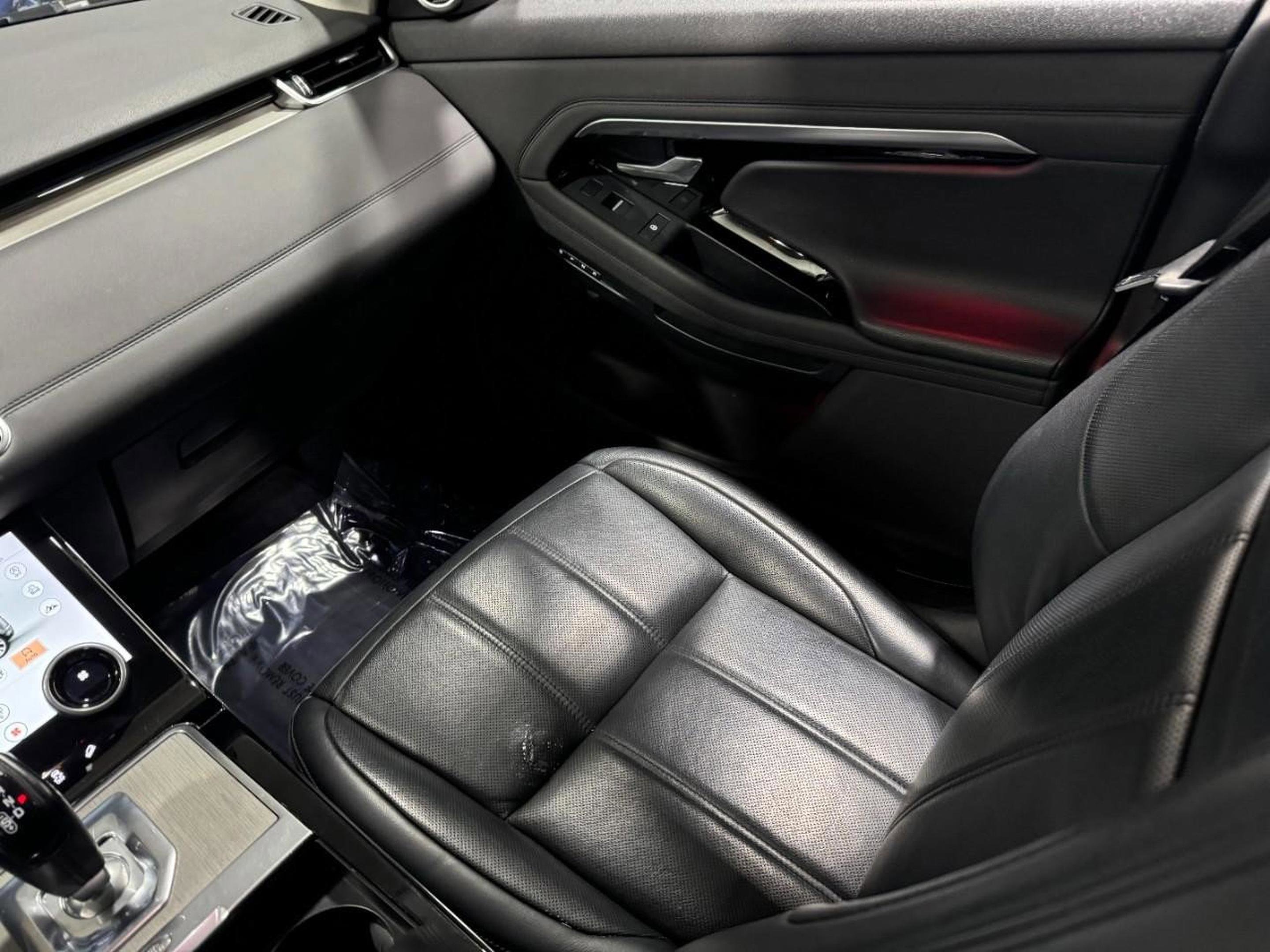 Used 2020 Land Rover Range Rover Evoque SE image 17