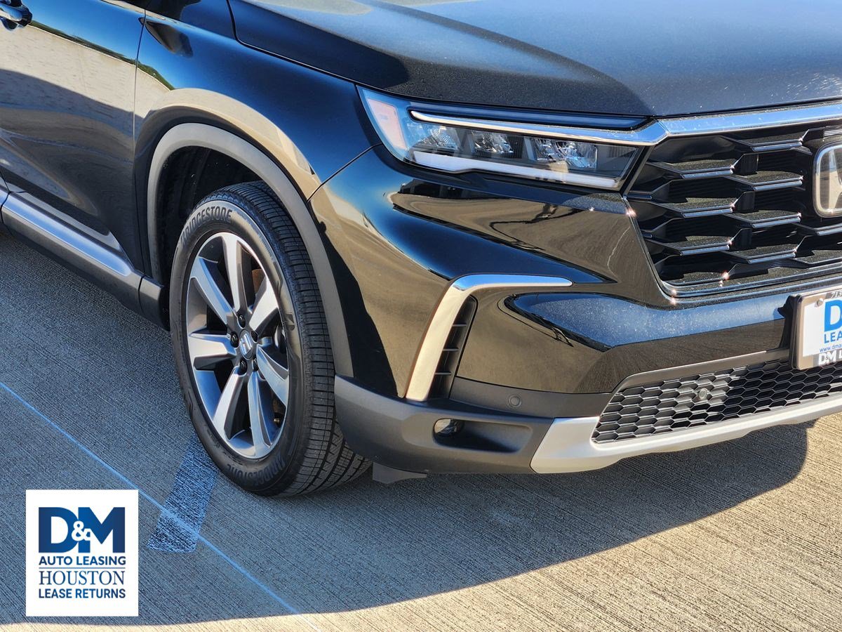 Used 2025 Honda Pilot Touring image 11