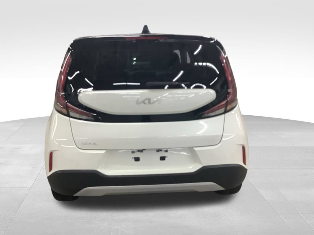 Used 2023 Kia Soul LX FWD image 5