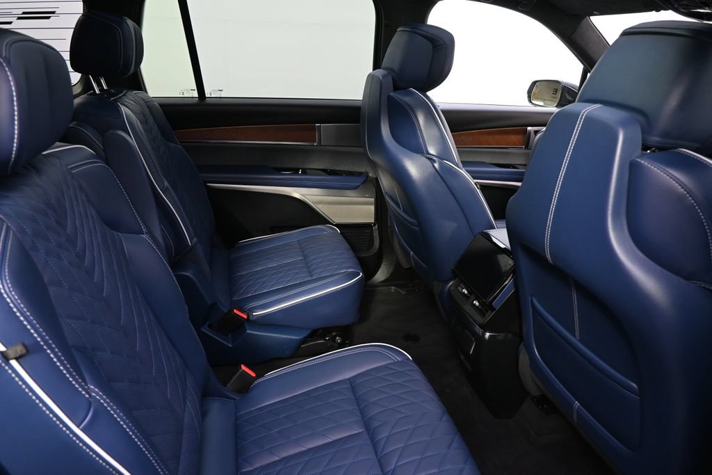 New 2026 Cadillac Vistiq Premium Luxury w/ LPO, Floor Liner Package AWD/4WD image 18