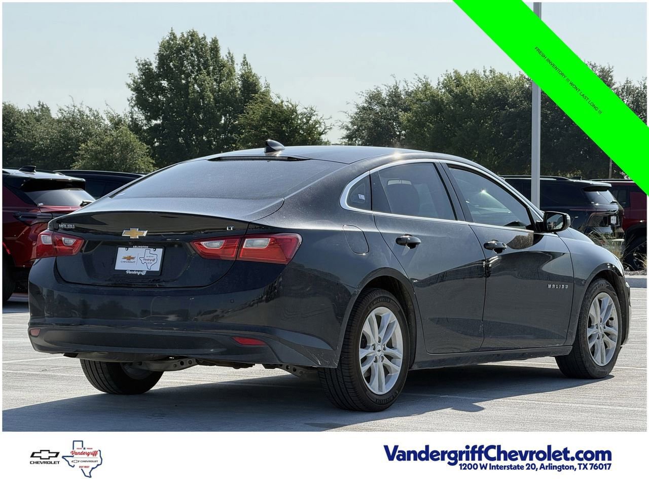 Used 2017 Chevrolet Malibu LT w/ Leather Package FWD image 4