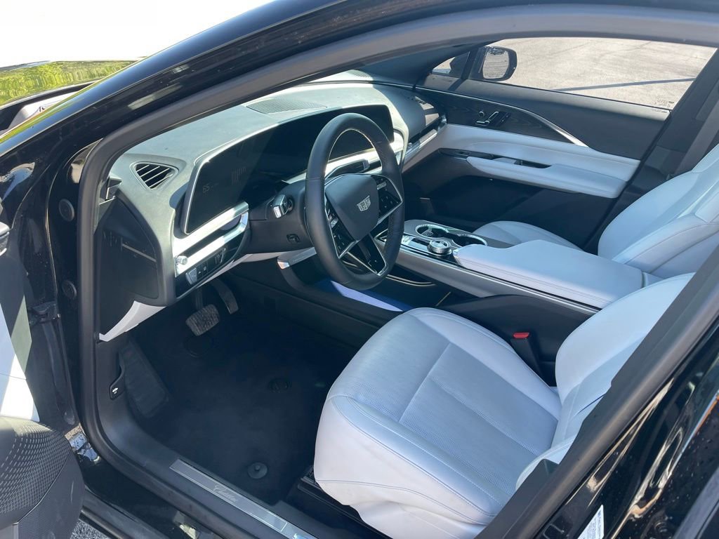 Used 2024 Cadillac Lyriq Sport AWD/4WD image 13