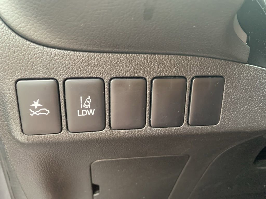 Used 2020 Mitsubishi Outlander LE AWD/4WD image 14