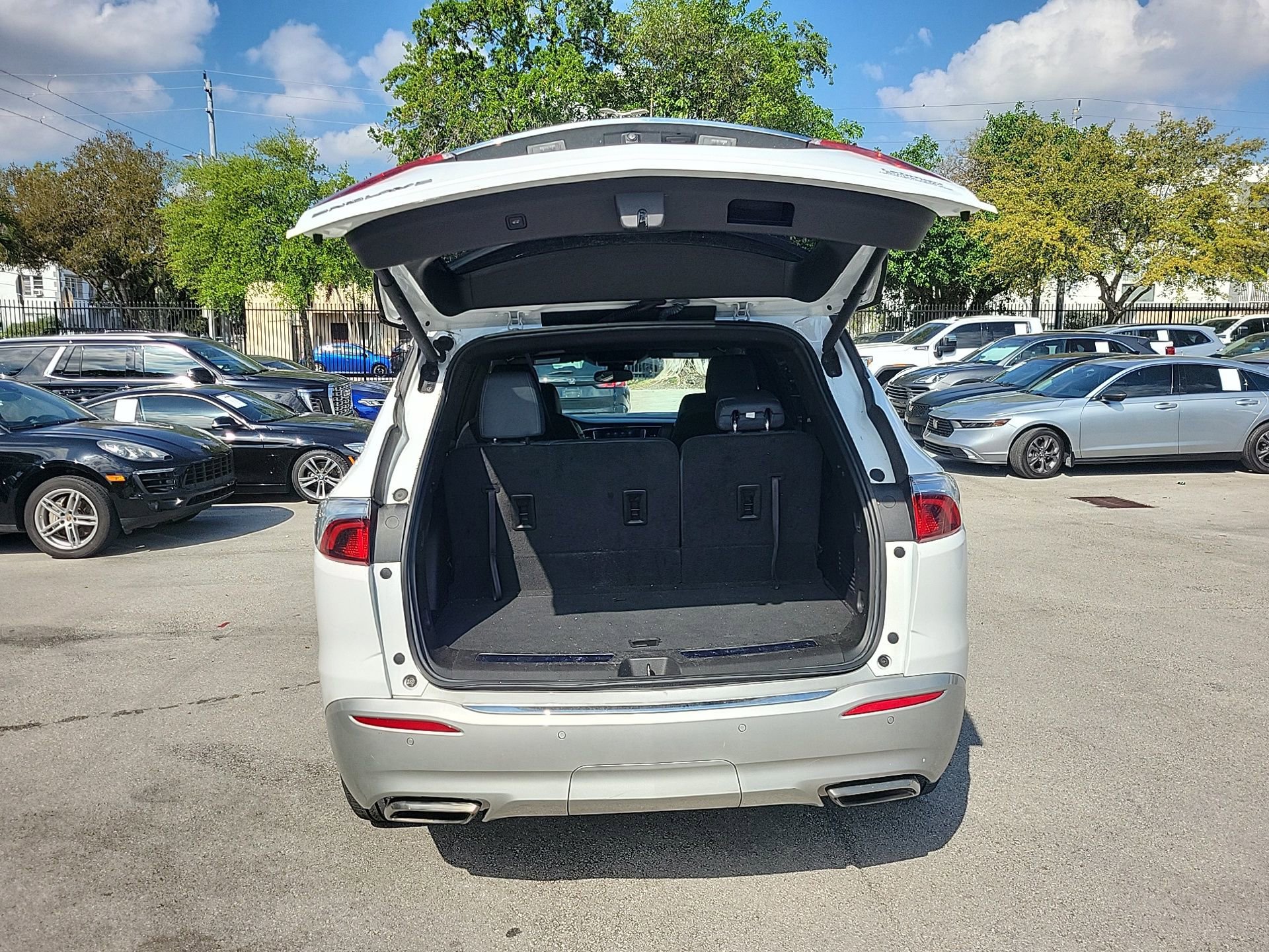 Used 2023 Buick Enclave Essence image 15