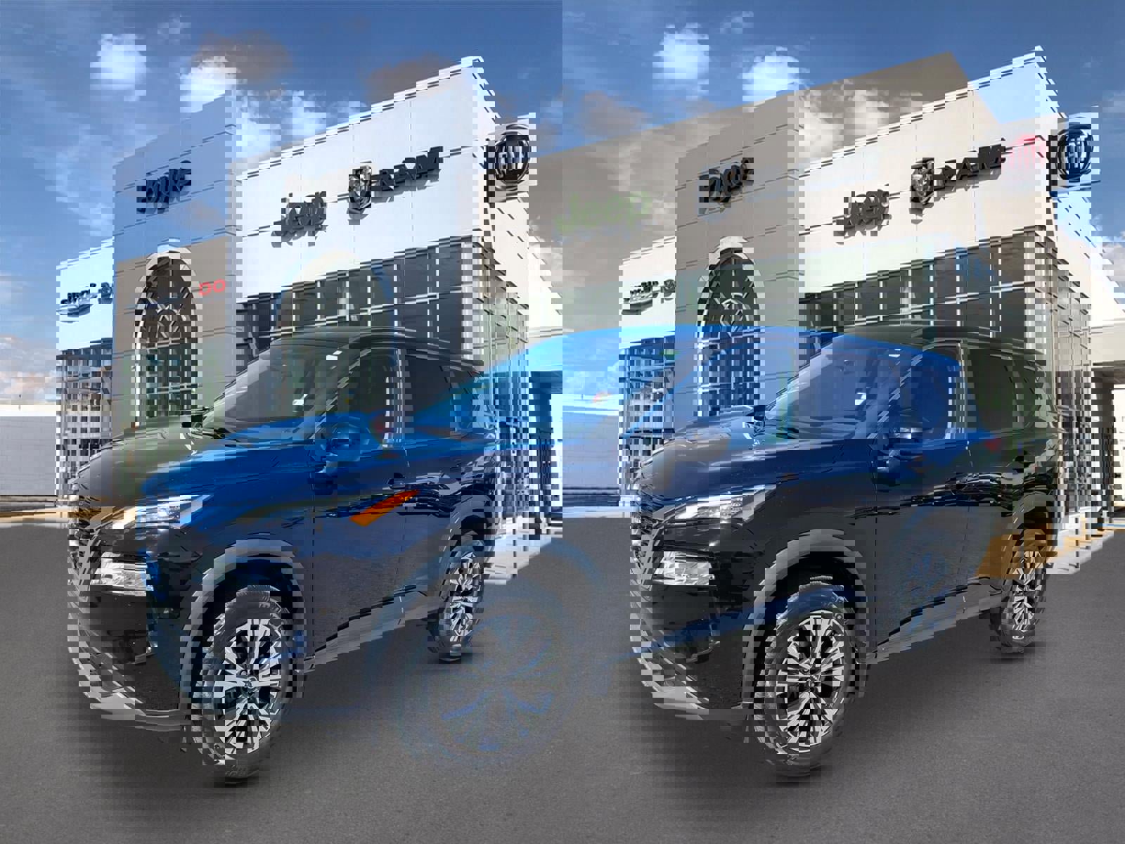 Used 2023 Nissan Rogue SV image 4