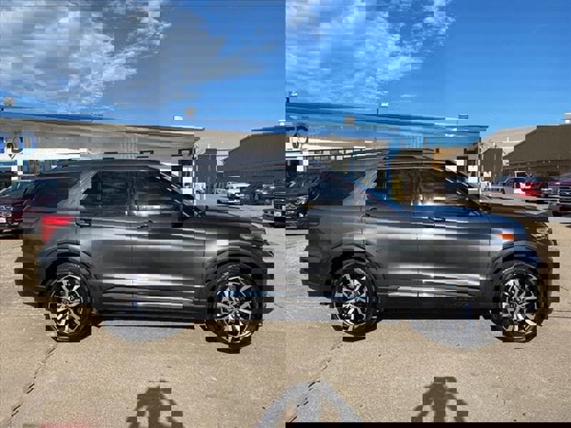 Used 2020 Ford Explorer XLT w/ Equipment Group 202A image 7