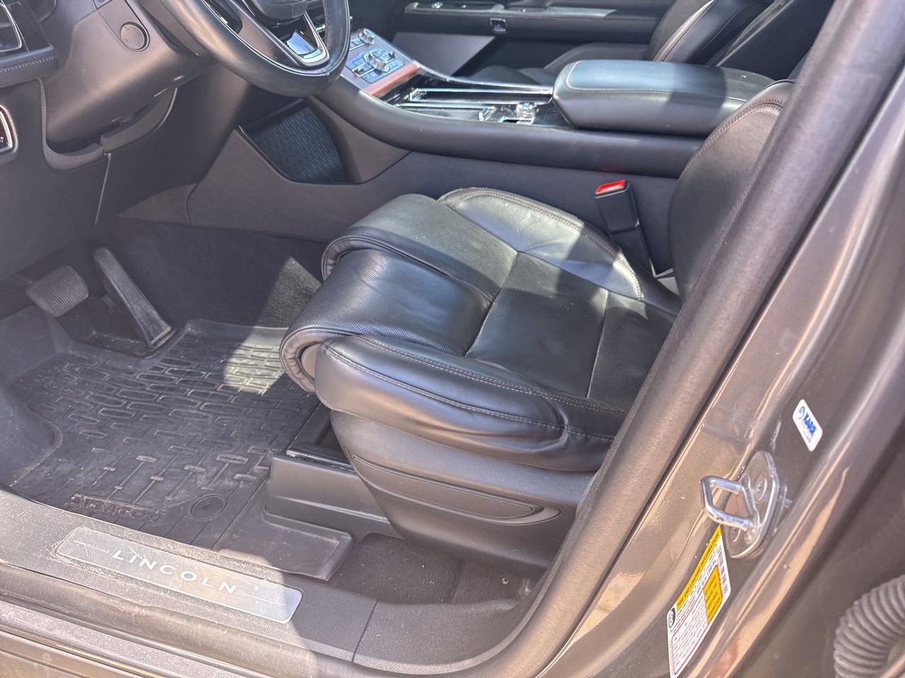 Used 2023 Lincoln Aviator Reserve w/ Equipment Group 201A RWD image 7