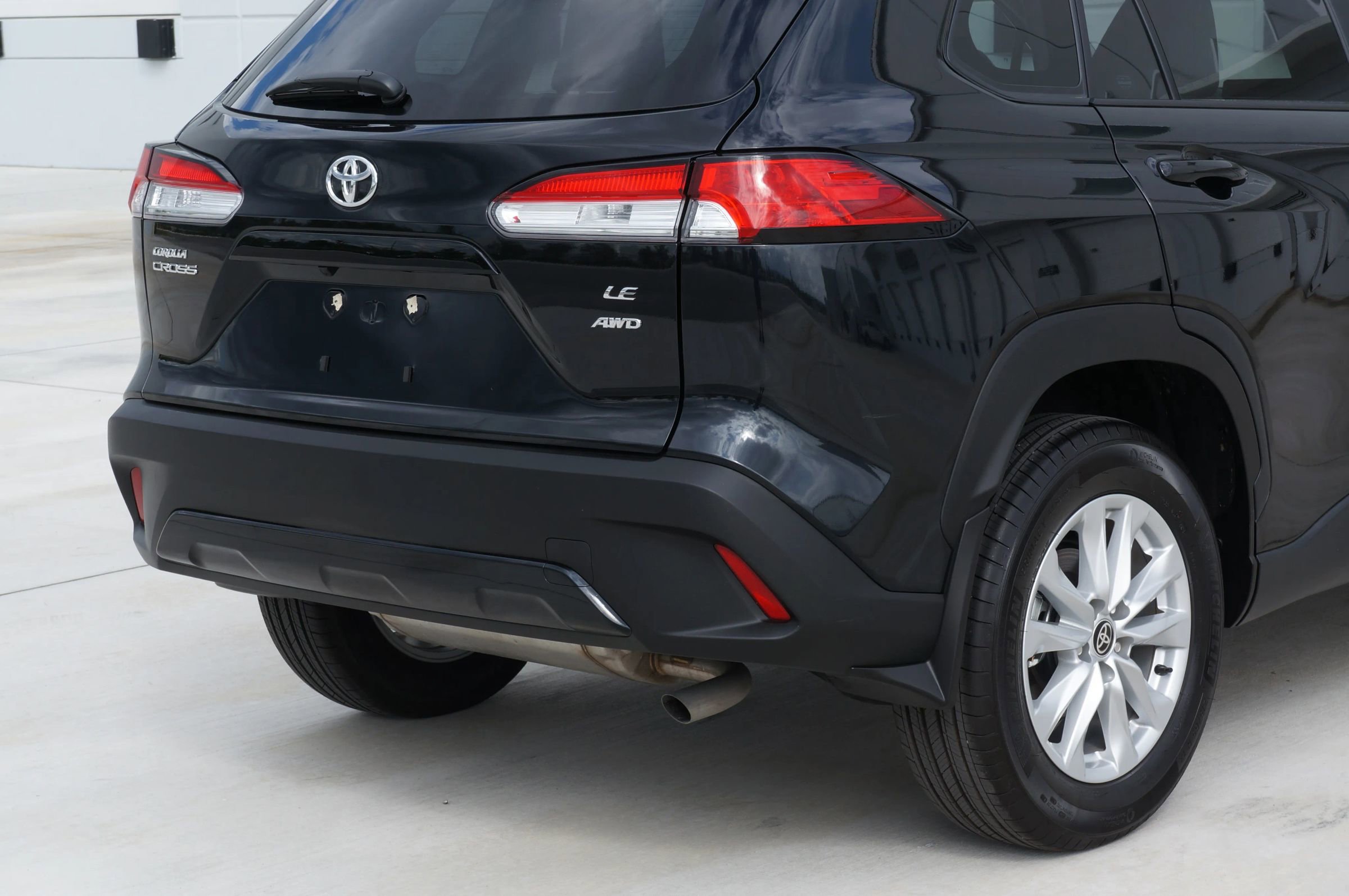 Used 2025 Toyota Corolla Cross LE image 18