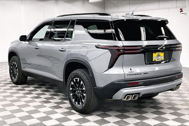 Used 2026 Chevrolet Traverse Z71 AWD/4WD image 2