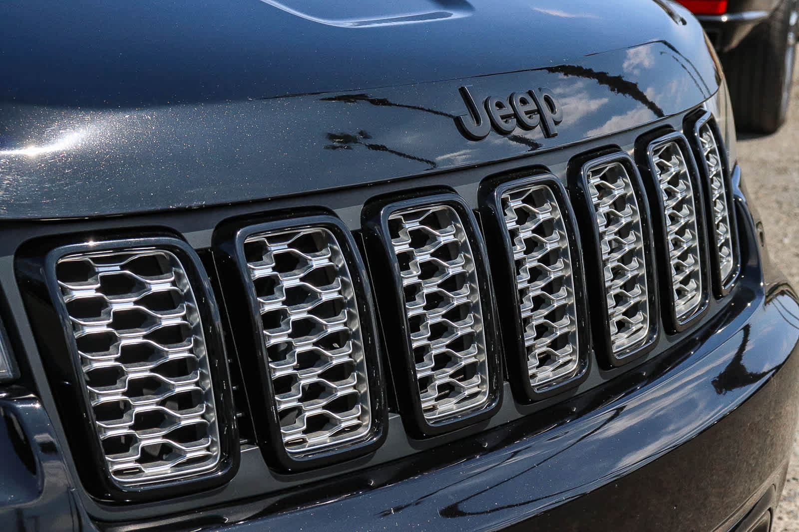 Used 2019 Jeep Grand Cherokee Altitude RWD image 6
