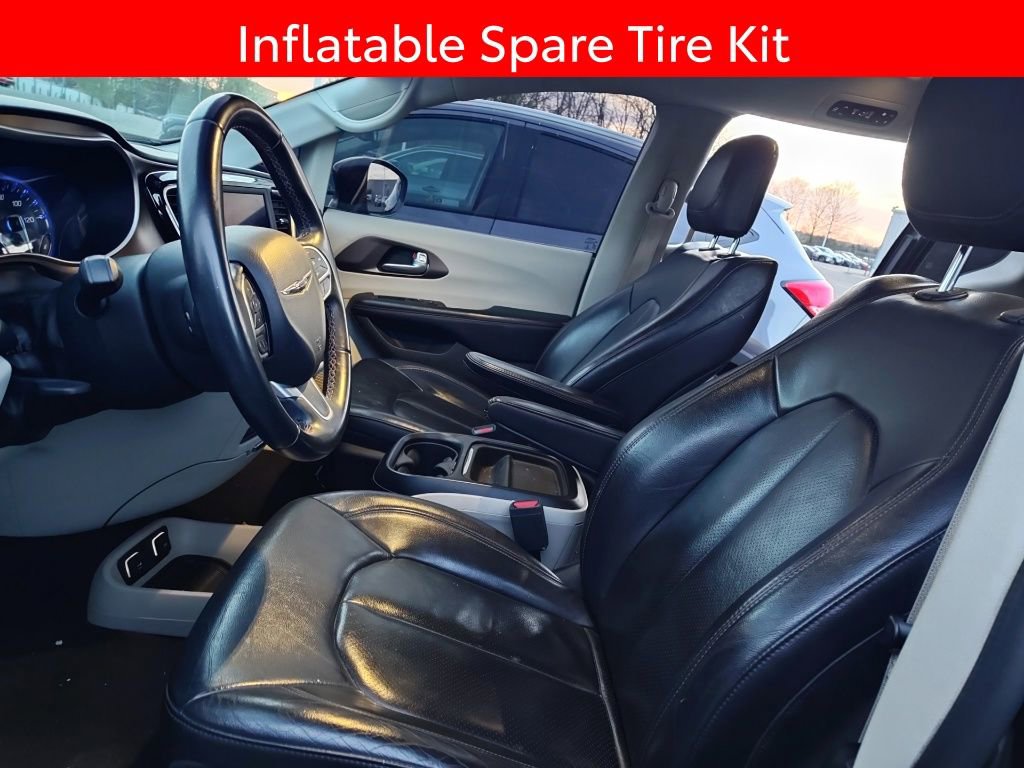 Used 2018 Chrysler Pacifica Touring-L image 6