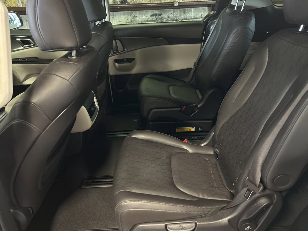 Certified 2024 Kia Carnival LX image 19