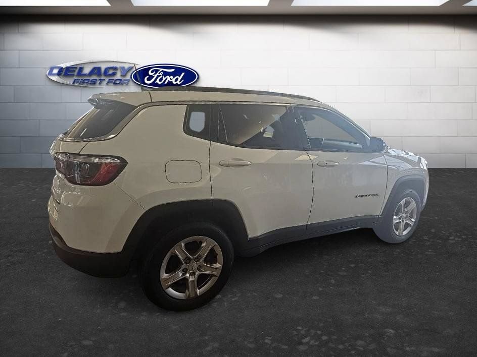 Used 2023 Jeep Compass Latitude w/ Convenience Group AWD/4WD image 7