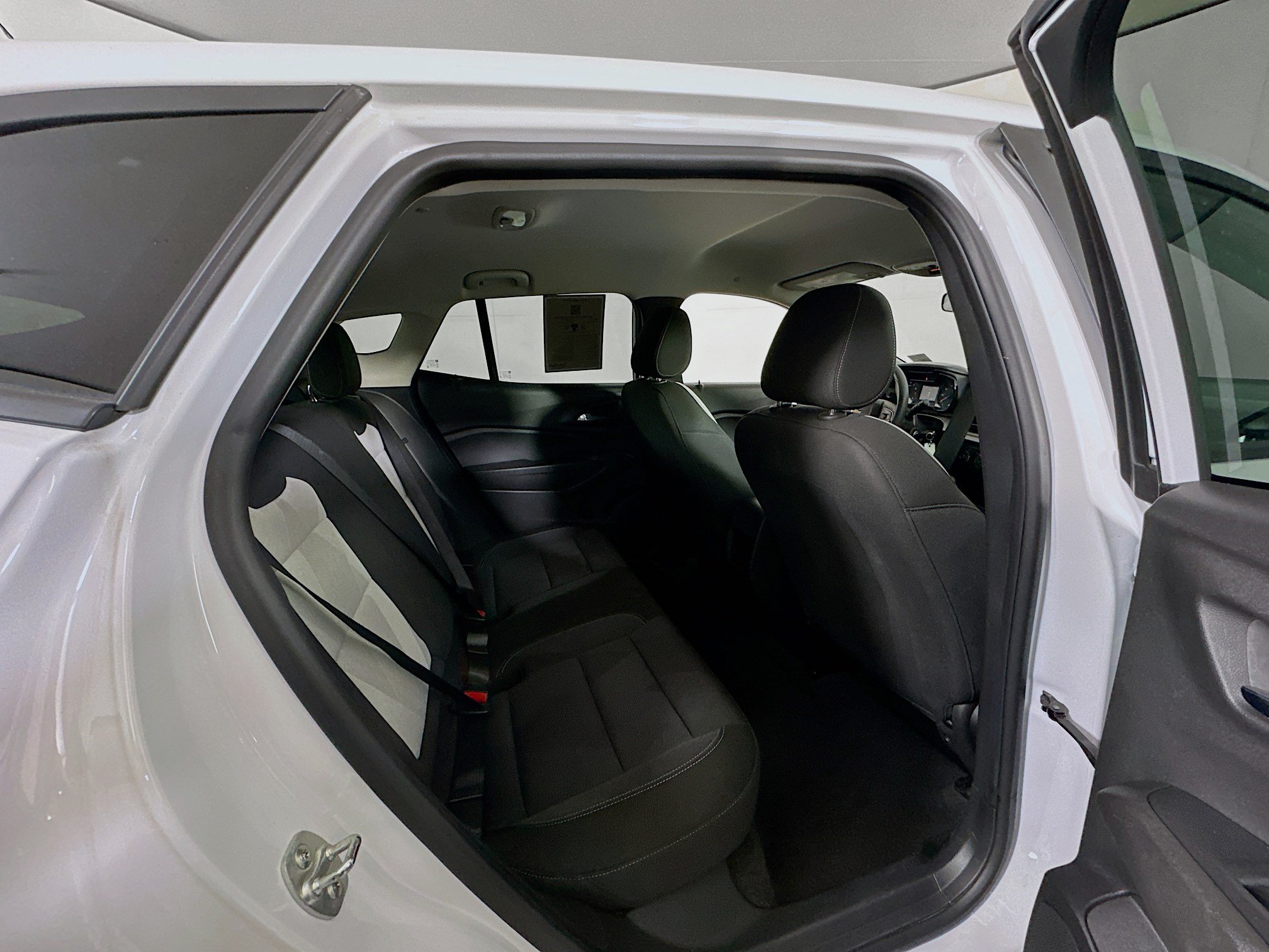Used 2025 Chevrolet Trax LS FWD image 29