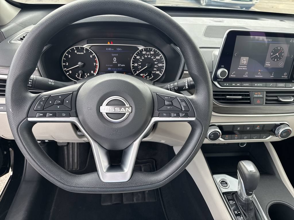 Used 2025 Nissan Altima 2.5 SV FWD image 15