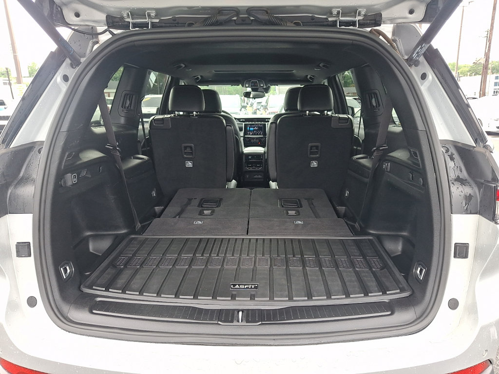 Used 2023 Jeep Grand Cherokee L Laredo AWD/4WD image 22