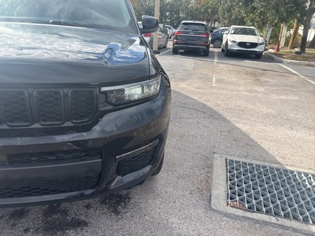 Used 2022 Jeep Grand Cherokee L Limited w/ Black Appearance Package image 10