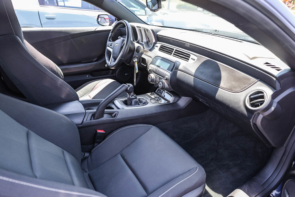 Used 2012 Chevrolet Camaro SS RWD image 3