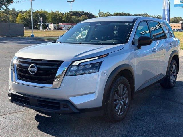 Used 2025 Nissan Pathfinder S FWD image 5