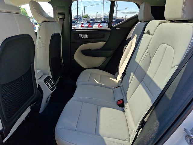 Certified 2025 Volvo XC40 B5 Ultra AWD/4WD image 10