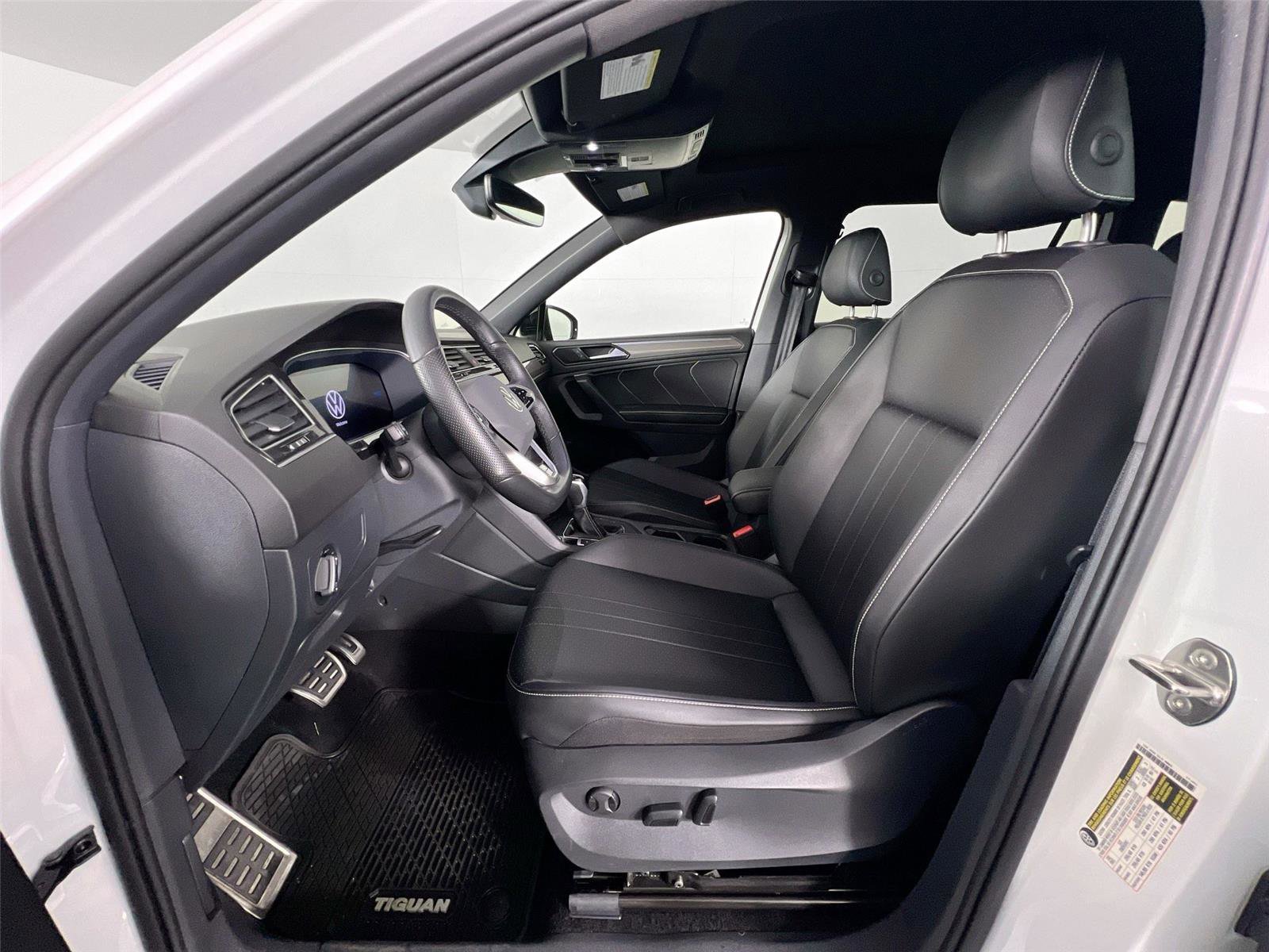 Used 2024 Volkswagen Tiguan SE R-Line AWD/4WD image 20