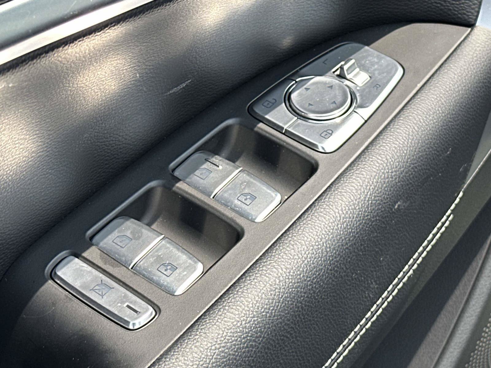 Used 2026 Genesis G70 2.5T RWD image 28