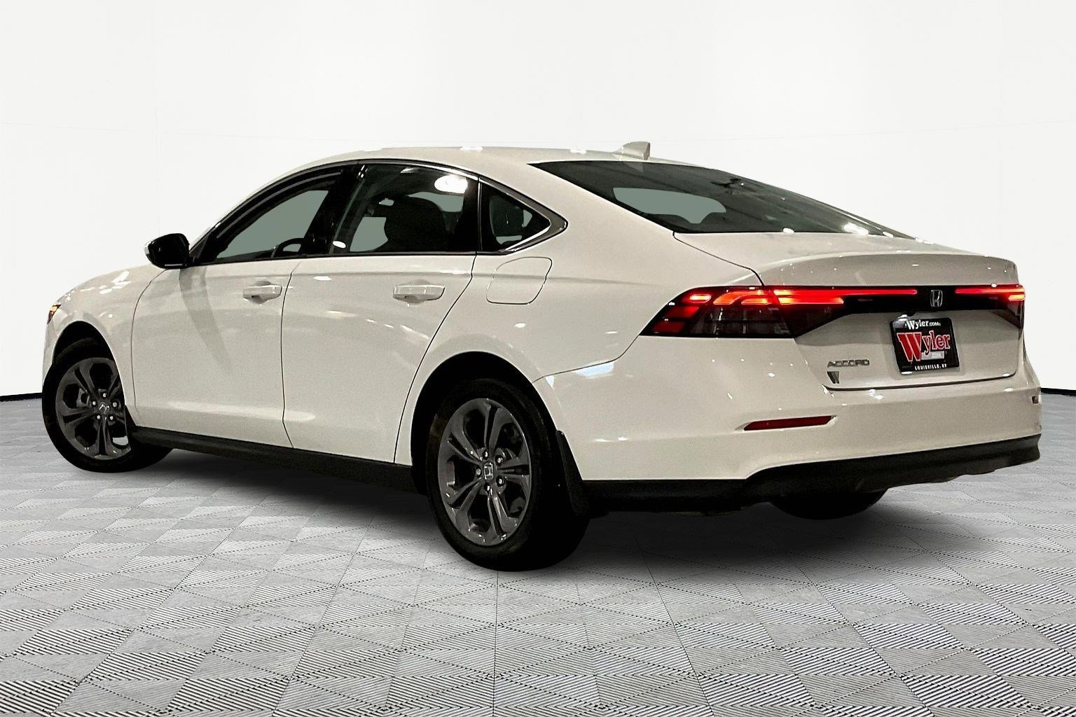 Used 2024 Honda Accord EX image 4