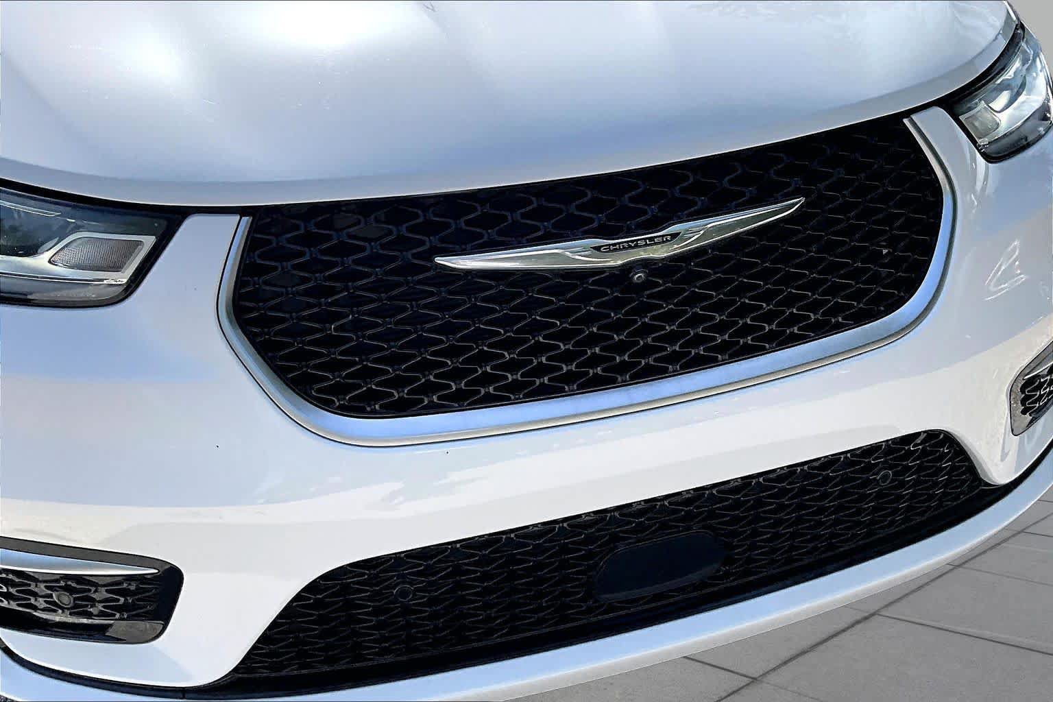 Used 2022 Chrysler Pacifica Pinnacle AWD/4WD image 30