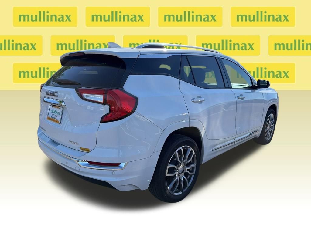 Used 2024 GMC Terrain Denali w/ Denali Premium Package AWD/4WD image 11