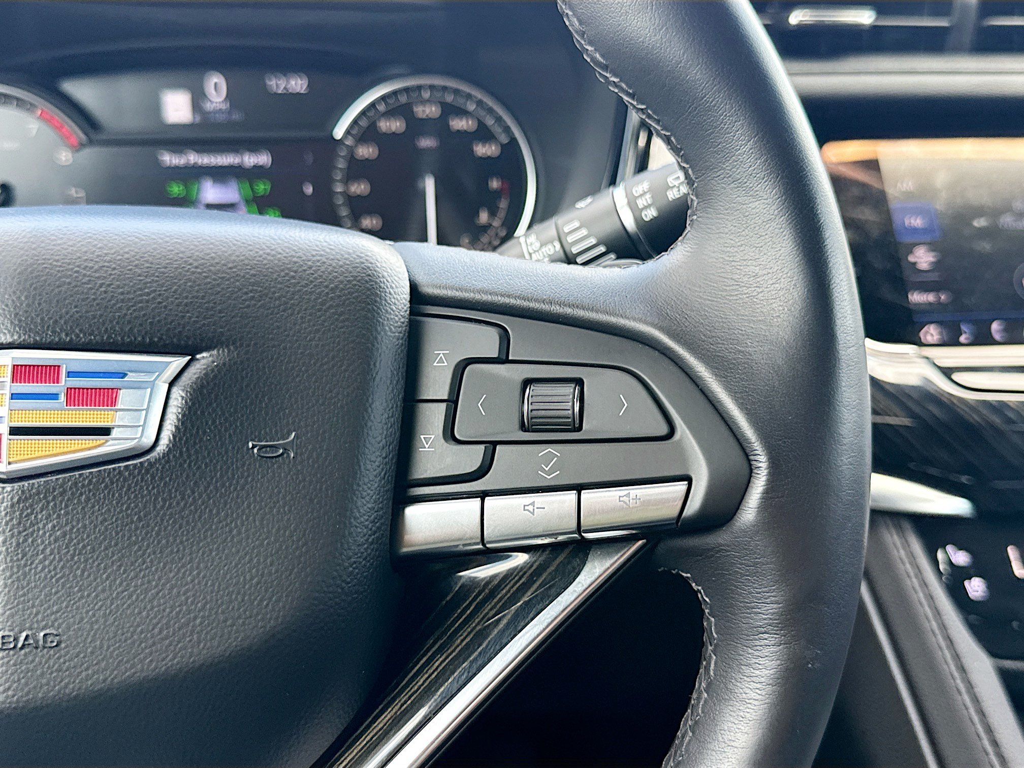 Used 2024 Cadillac XT6 Premium Luxury FWD image 40