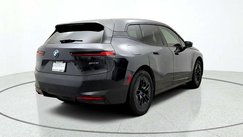 Used 2024 BMW iX xDrive50 w/ Premium Package AWD/4WD image 5