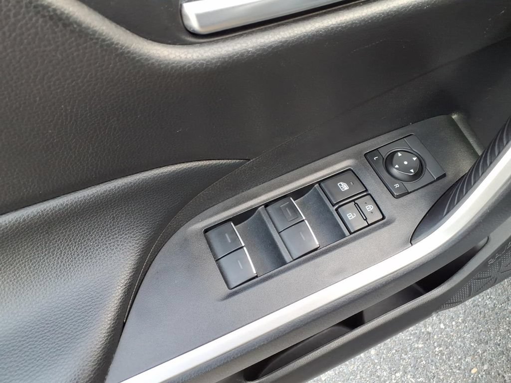 Used 2025 Toyota RAV4 XLE FWD image 17