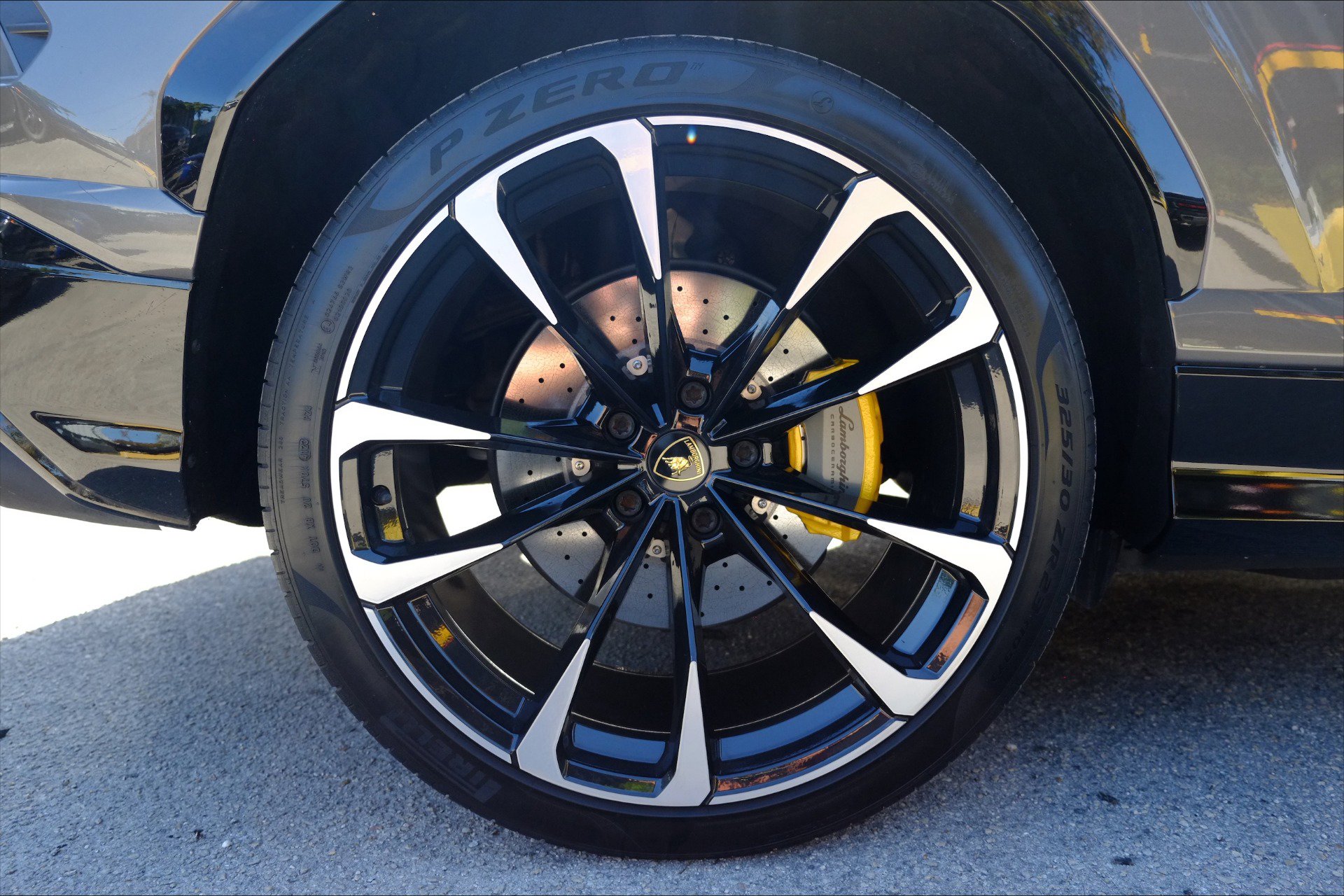 Used 2021 Lamborghini Urus AWD/4WD image 23