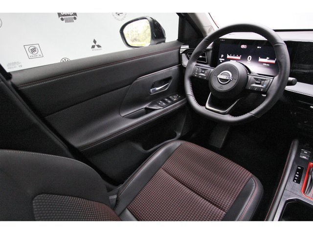 New 2027 Nissan Kicks SR w/ SR Premium Package FWD image 6