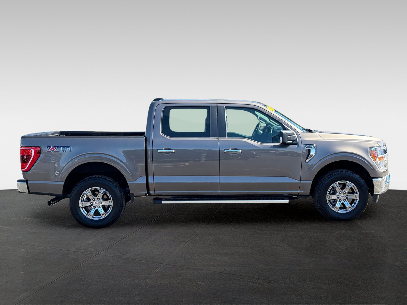 Used 2023 Ford F150 XLT w/ XTR Package AWD/4WD image 4