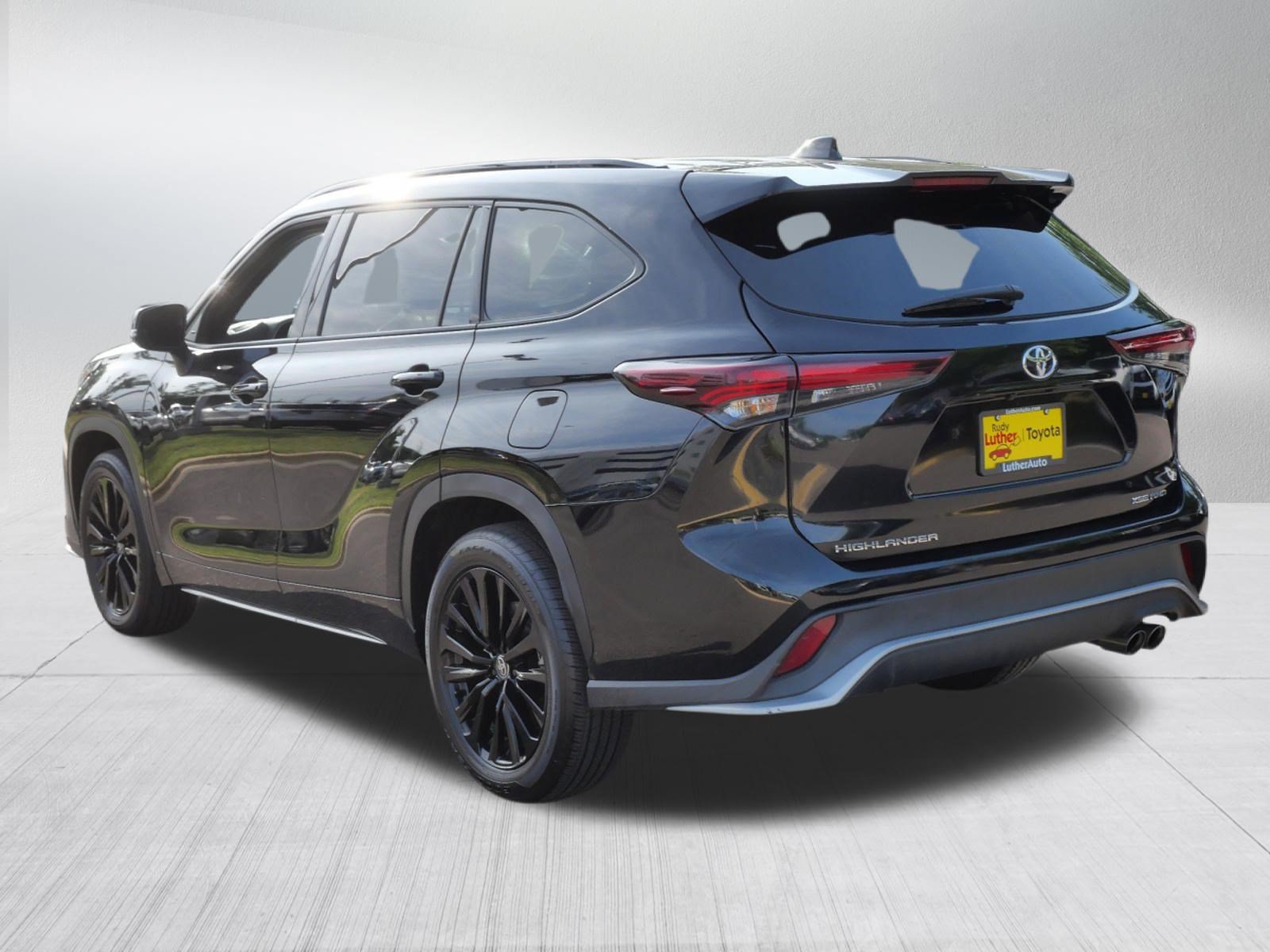 Certified 2025 Toyota Highlander XSE AWD/4WD image 6