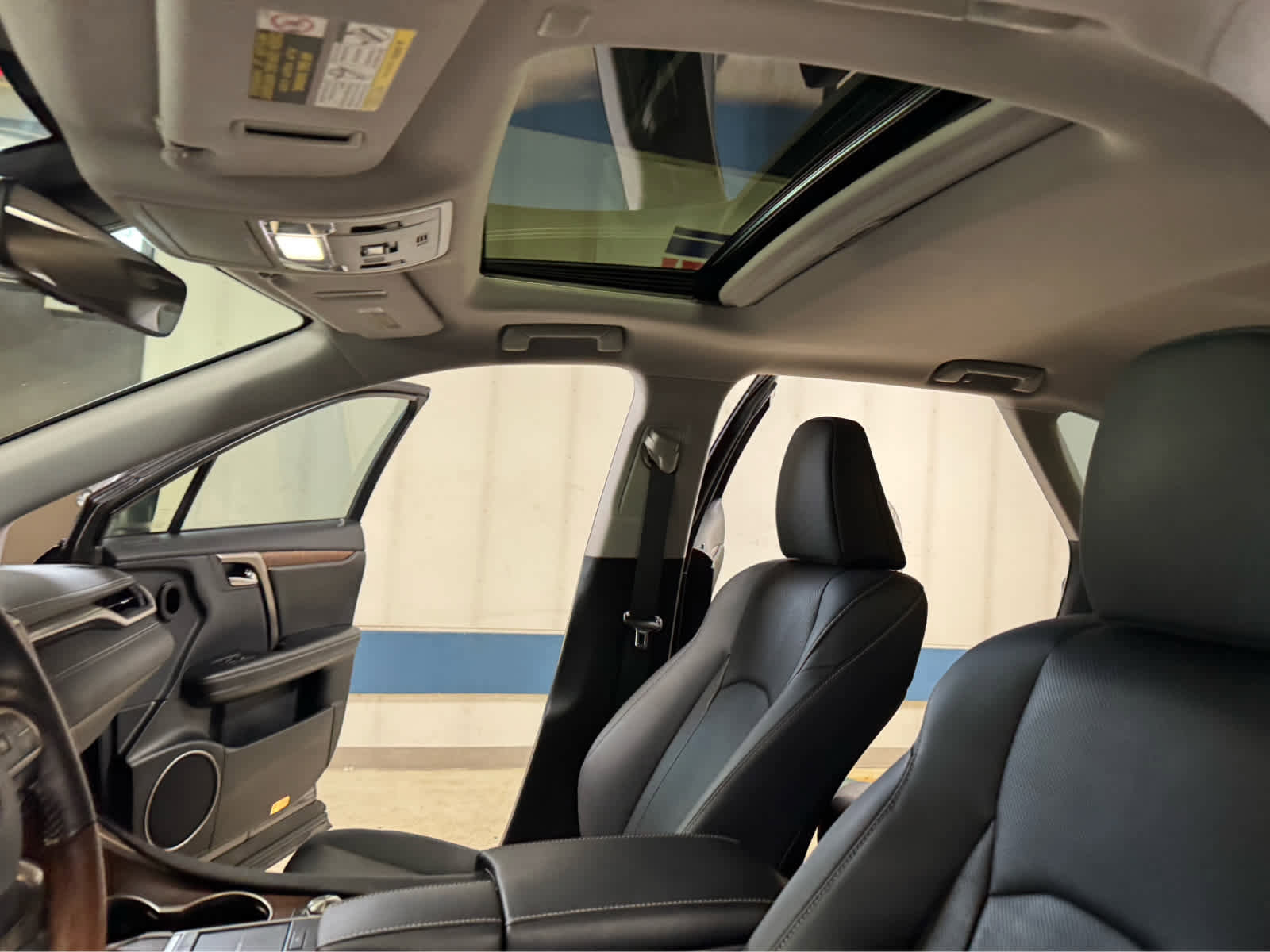 Used 2022 Lexus RX 350L Premium w/ Premium Package image 18