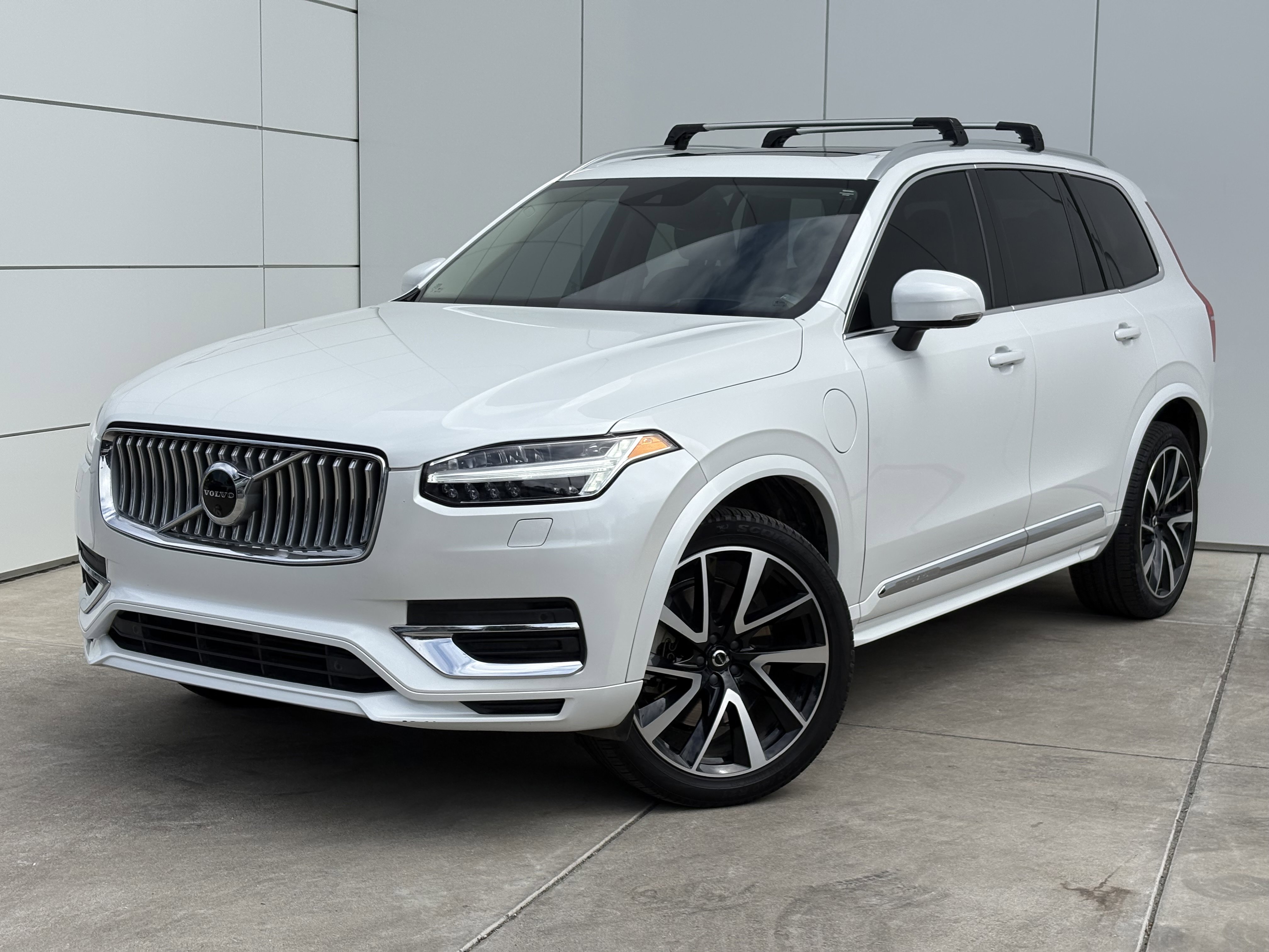 Used 2022 Volvo XC90 T8 Inscription Expression w/ Advanced Package AWD/4WD image 2