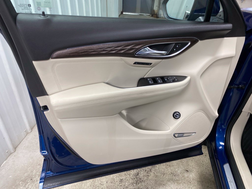 Used 2023 Buick Envision Avenir AWD/4WD image 31