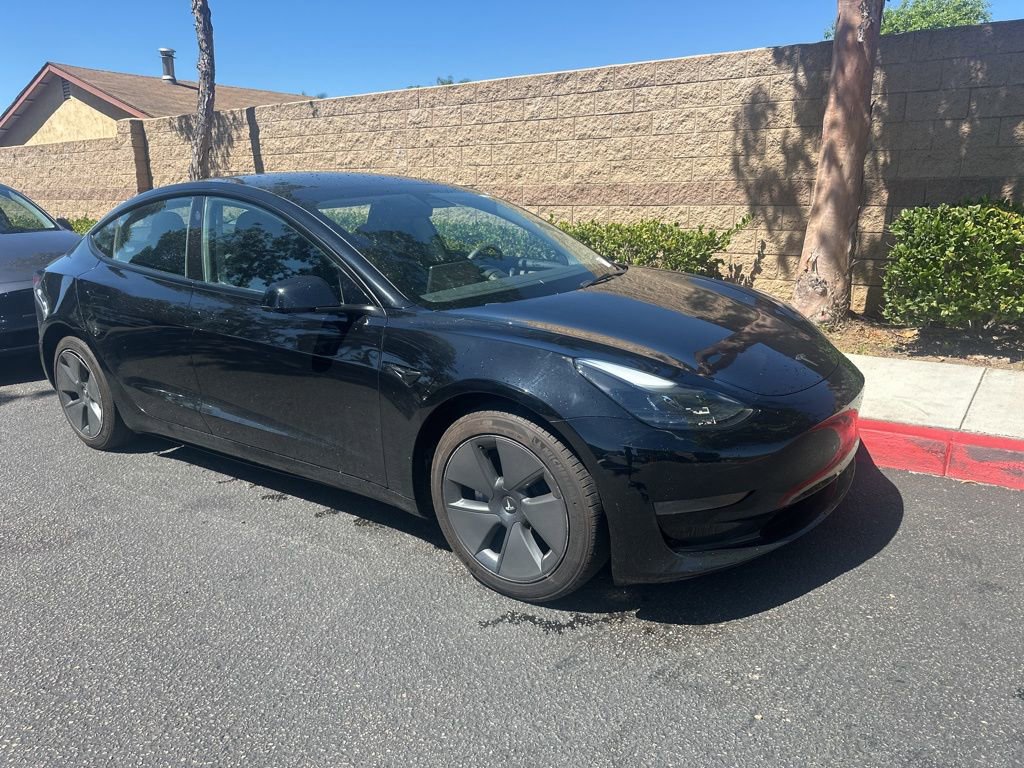 Used 2023 Tesla Model 3 Standard Range image 2