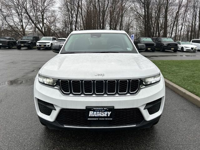 Used 2023 Jeep Grand Cherokee Laredo AWD/4WD image 3