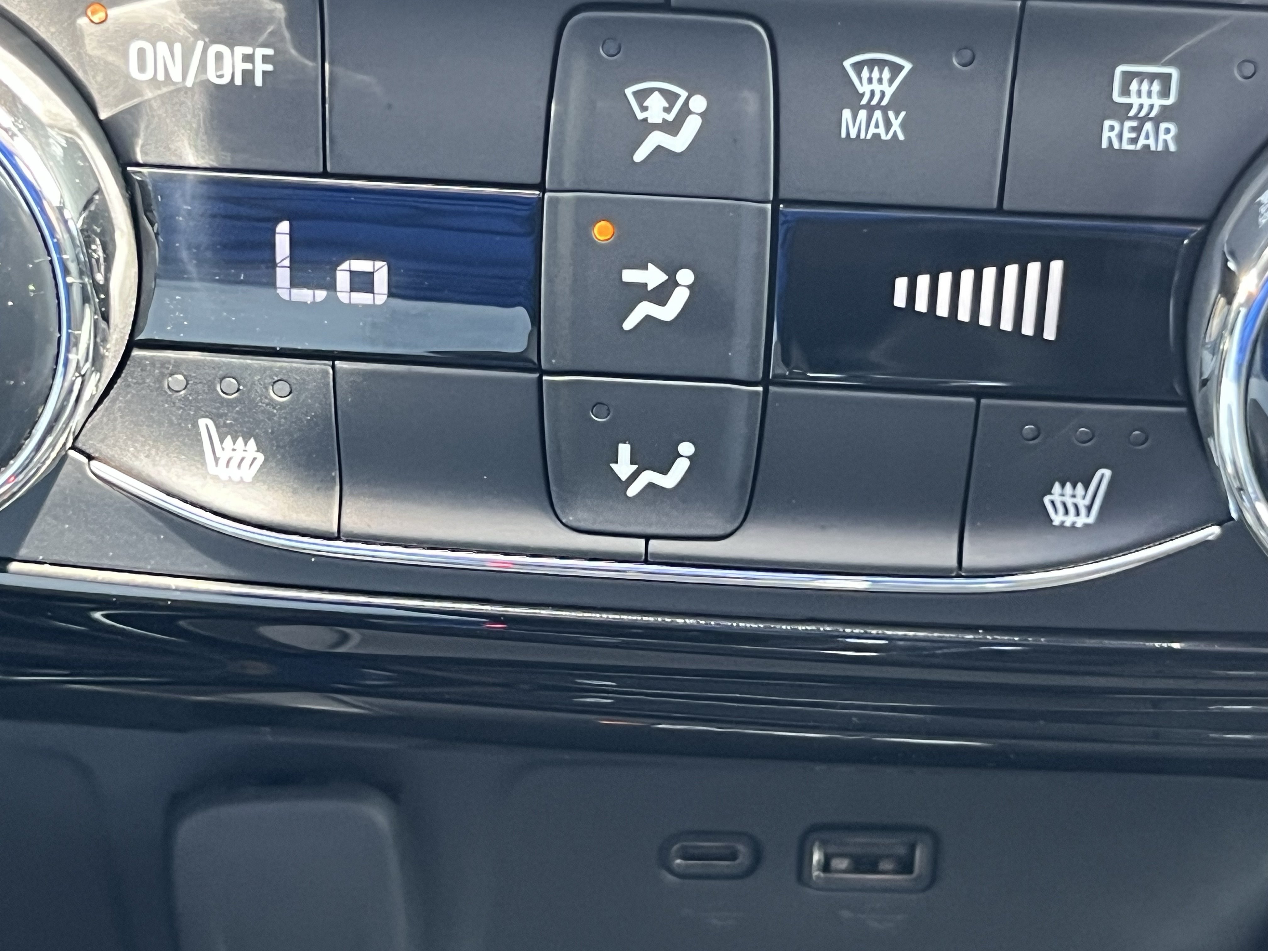 Used 2026 Chevrolet Trax RS w/ Sunroof Package FWD image 33