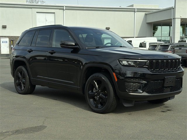 Used 2023 Jeep Grand Cherokee Altitude image 14