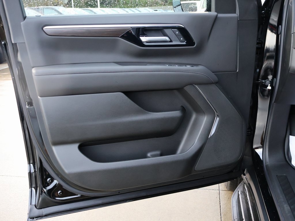 New 2026 Chevrolet Suburban LS image 12