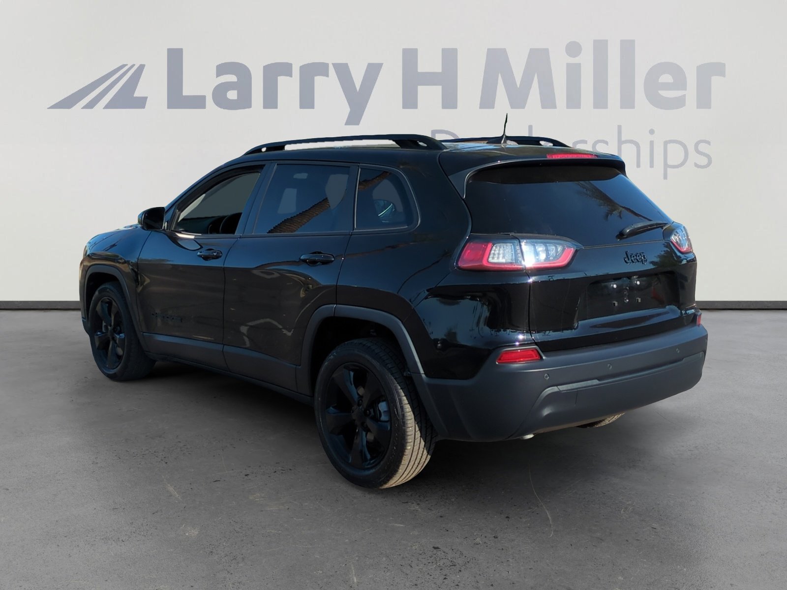 Used 2021 Jeep Cherokee Latitude Plus image 3