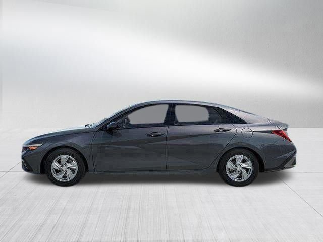 New 2026 Hyundai Elantra SE image 3