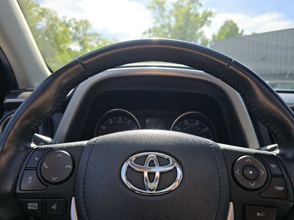 Used 2018 Toyota RAV4 XLE FWD image 24